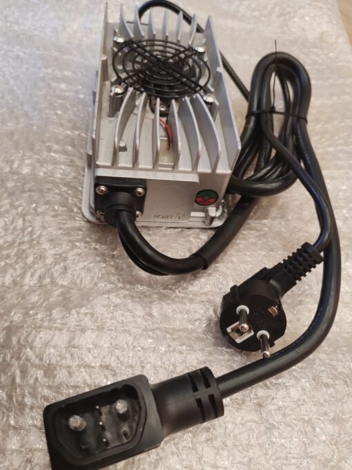 Caricabatteria Rapido VMOTO F01 CITI SUPERSOCO CPX 70,5V  8A - immagine 2
